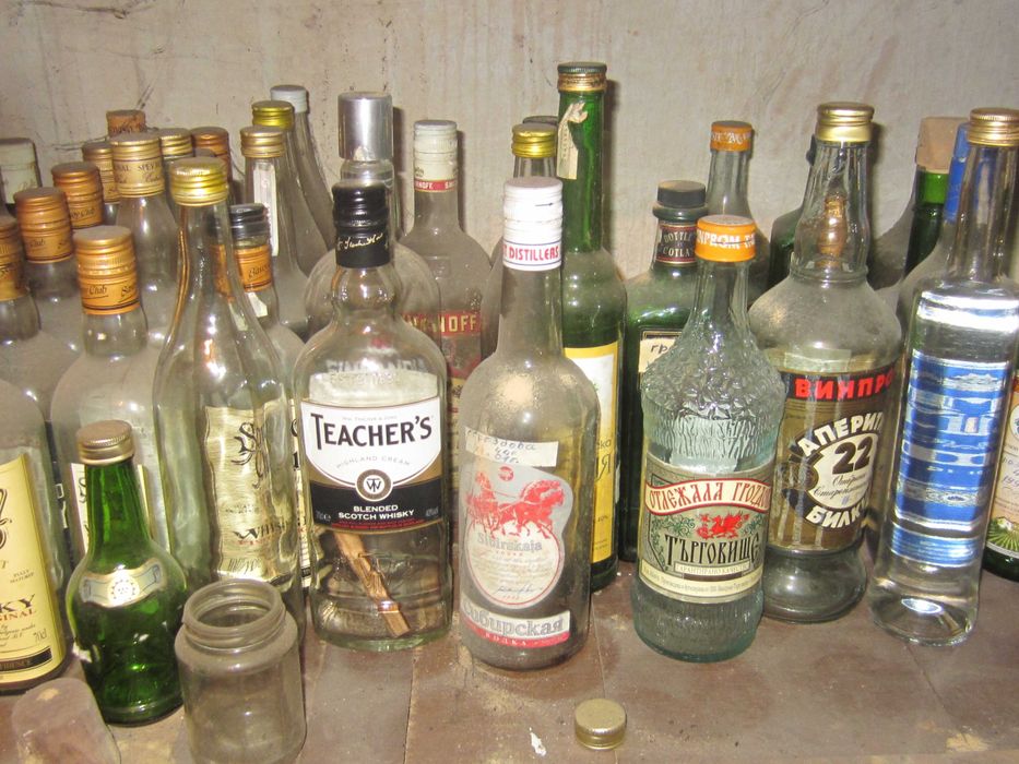 Стъклени бутилки за ракия и вино