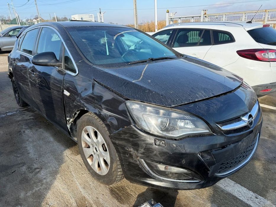 Dezmembrez / Dezmembrari / Piese / Accesorii Opel astra j facelift negru 2013 1.7 cdti A17DTF stanga