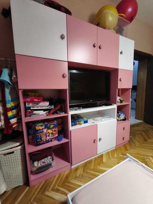 Детска секция с място за телевизор