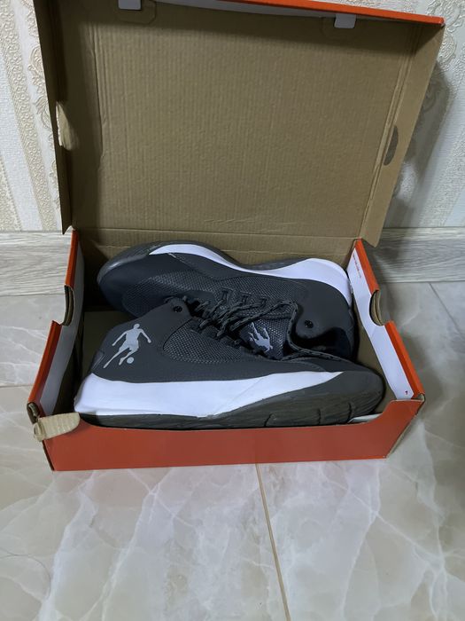 Осенние кроссовки