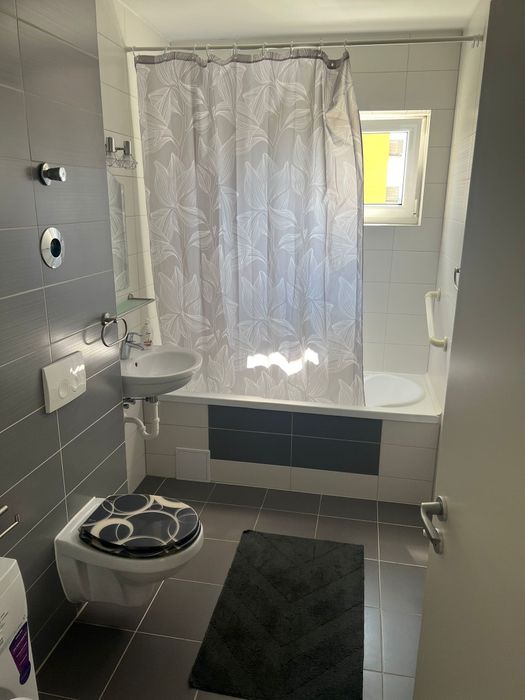 Inchiriez apartament