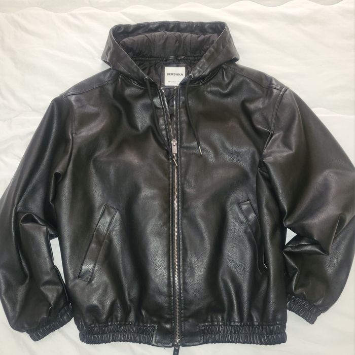 Дамско кожено яке Bershka - модерно, като ново