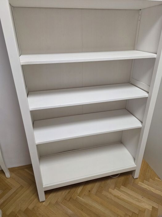 Vând biblioteca Ikea Hemnes