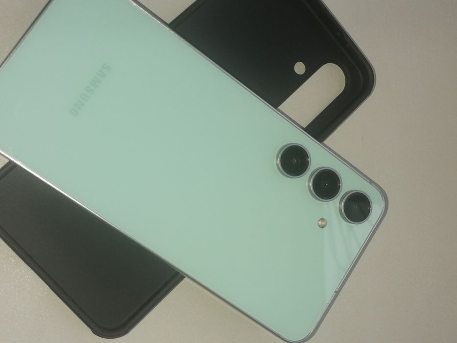 Samsung S24 FE продам