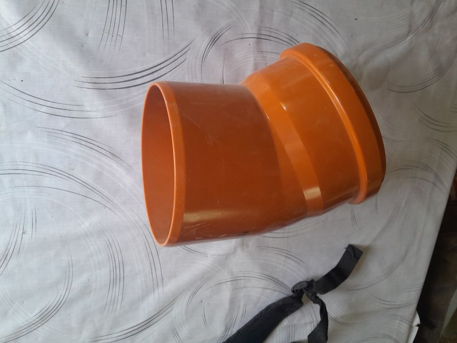Vând cot de pvc de 160/30 pret 30 lei