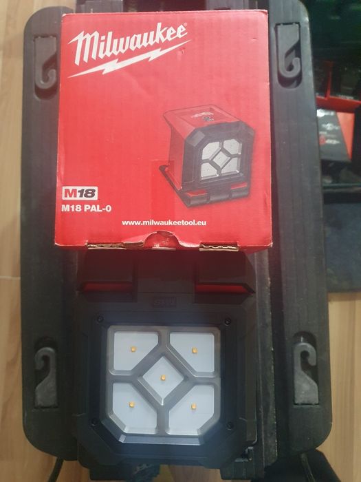 Vind lanterna Milwauke M 18 PAL-o