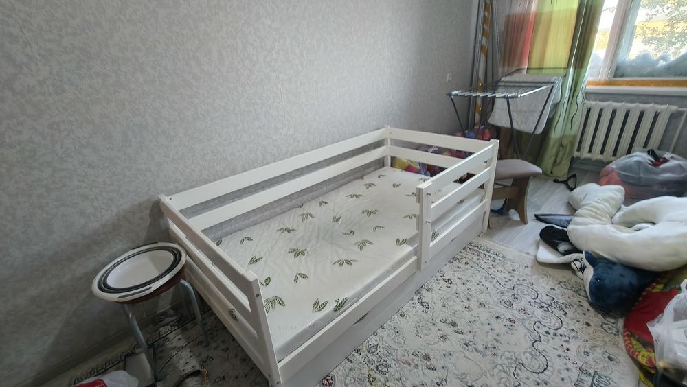Кровать детская с матрасом