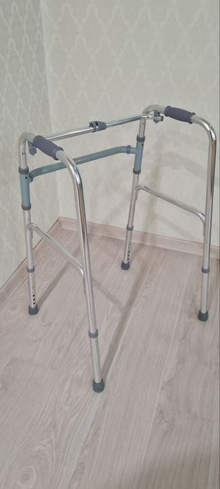 Продаю не использованный  ходунок