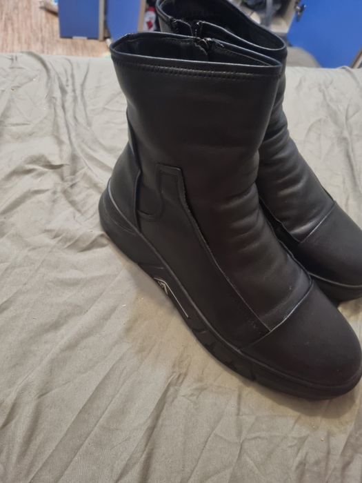 Продам обувь новая