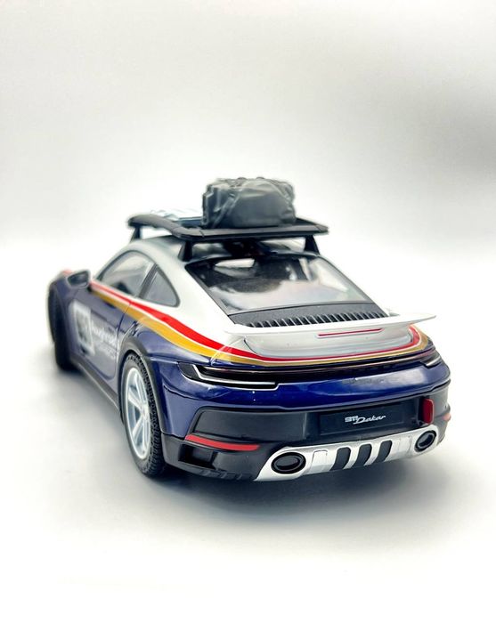 Коллекционная машинка Porsche Dakar