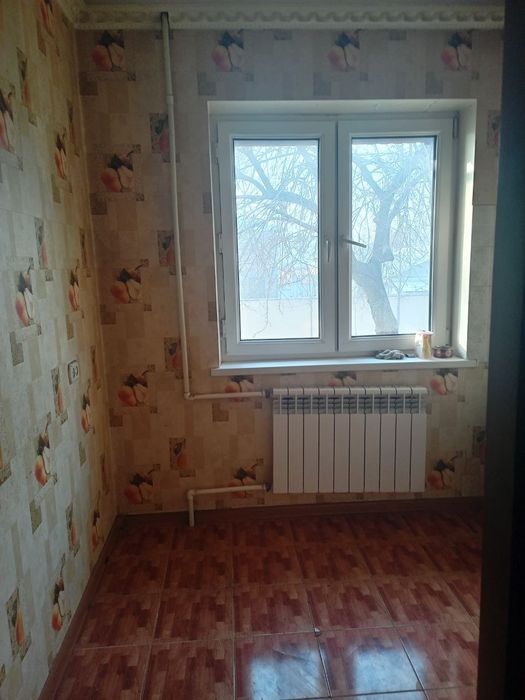 Продаётся 1 ком квартира на 2-этаже. Киргили, Дружба район