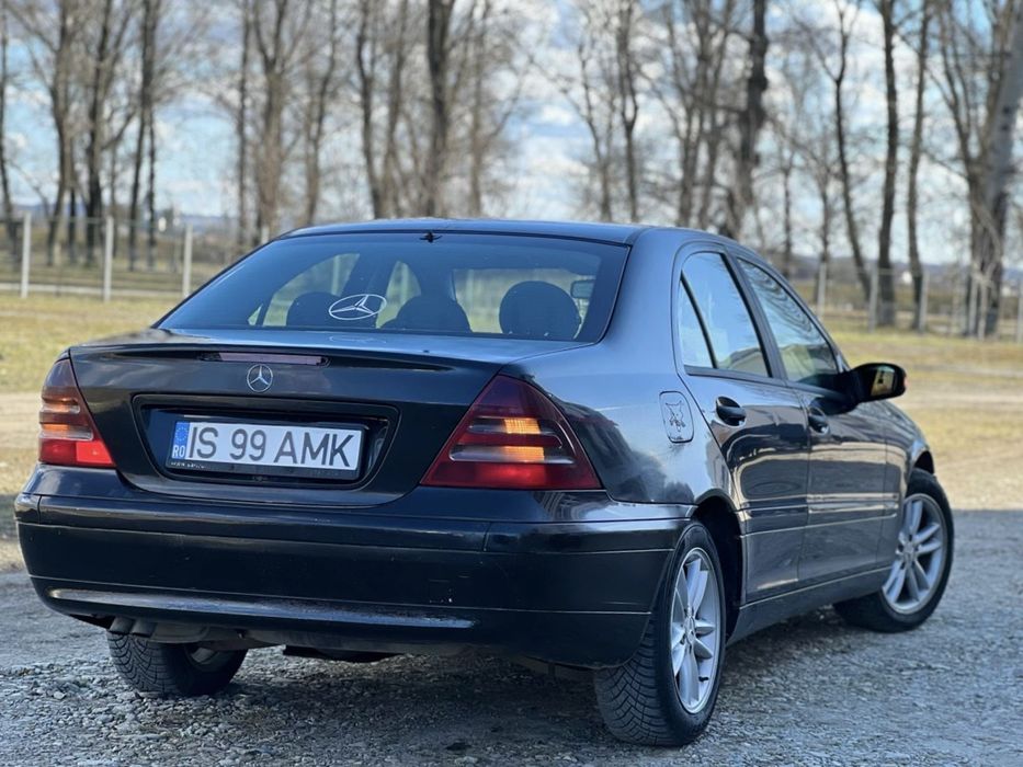 Vand  Mercedes benz C class 220  cu acte la zi f