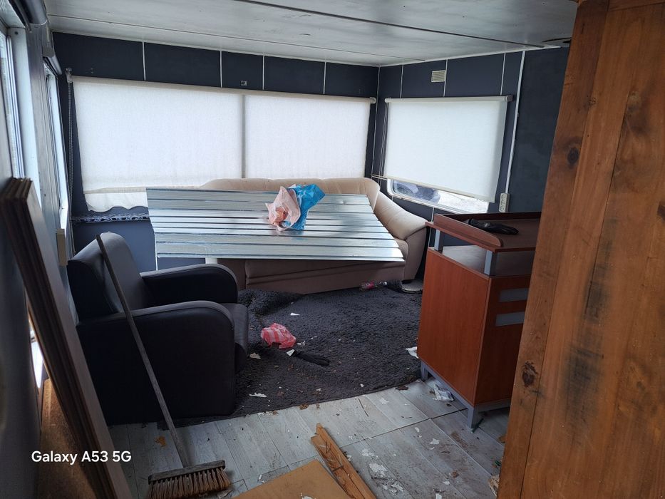 Фургон с колела / каравана / мобилни къщи