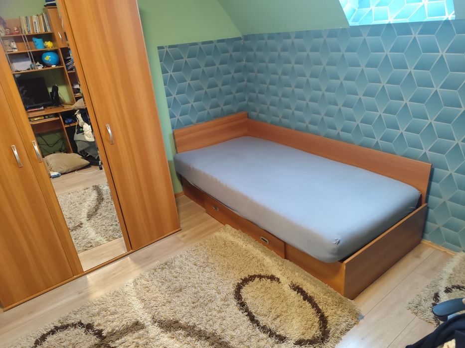 Vand mobila camera tineret cu pat si dulap mare