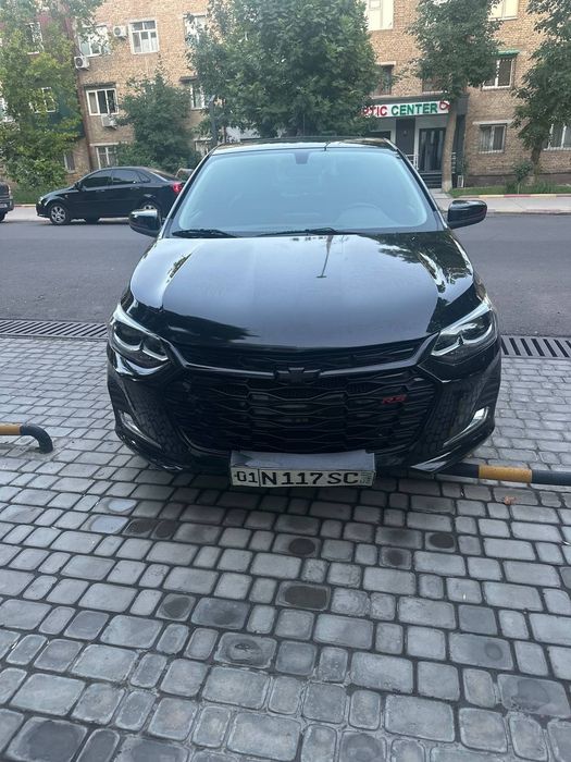Avtomobil Onix Redline