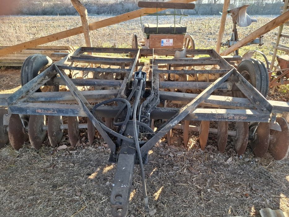 Vând disc, semănătoare de porumb, semănătoare de păioase și MIG azot