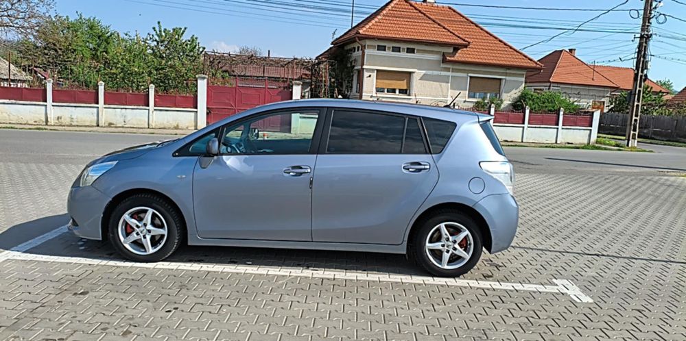 Toyota Verso 2010,  2.0 diesel, 5 locuri.