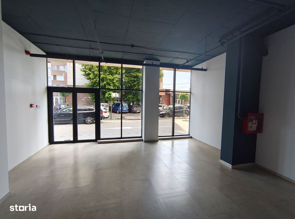 Sp. comercial 87 mp, central, vitrina, vad comercial, parcare, 16e/mp