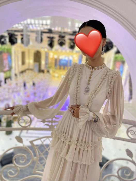 Қыз ұзату көйлегі сатылады