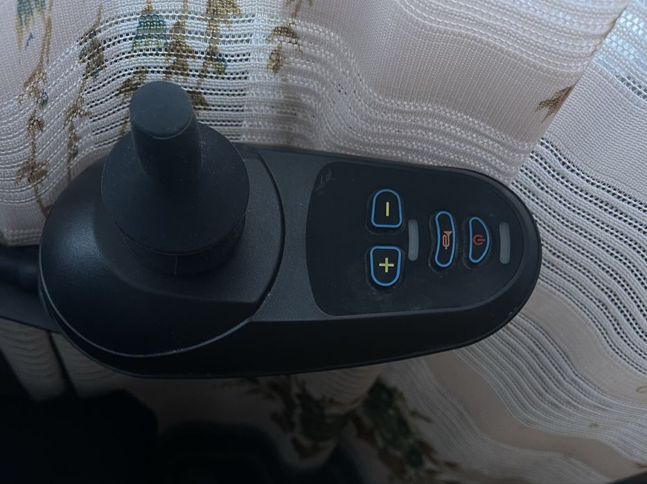 Инвалидная коляска на электроприводе