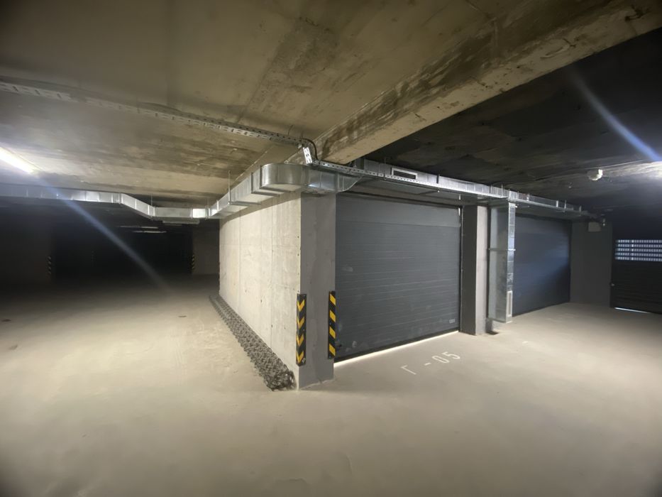 Дава се под наем Гараж / Паркомясто в Варна, Цветен квартал - 20 кв.м за 102 € - Снимка #3