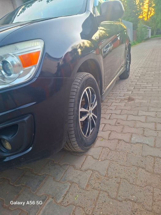 Продам автомашину черного цвета марка Mitsubishi