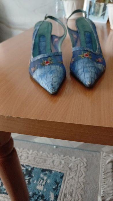 Продам босоножки