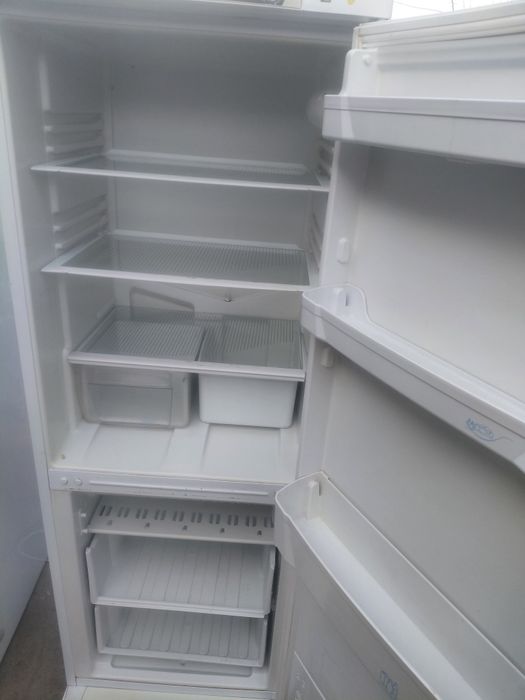 Холодильник индезит рабочая Доставка есть