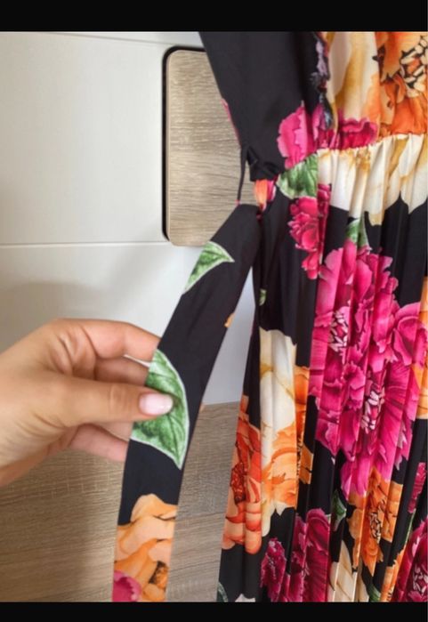 Rochie lungă cu flori fără manecă