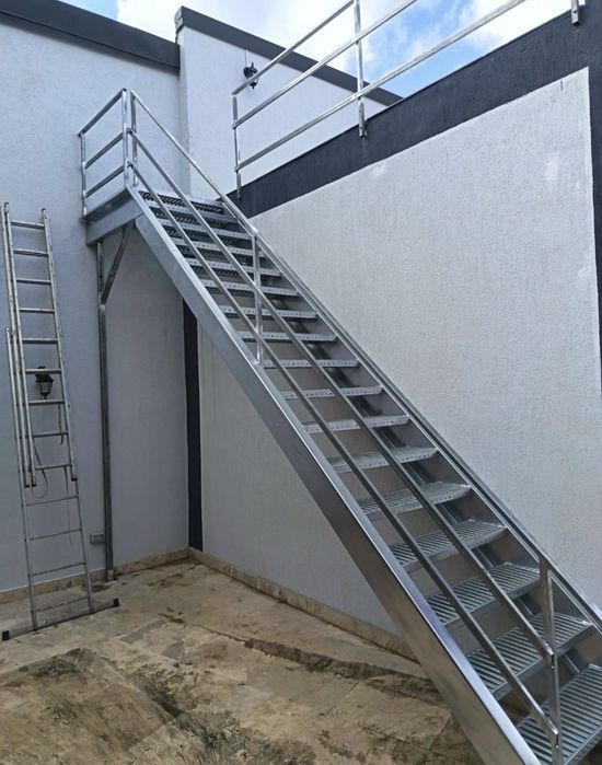 Scari metalice zincate