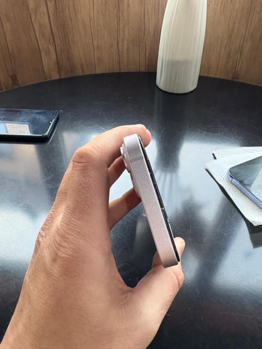 Проам Айфон 14 в илеальном состояние