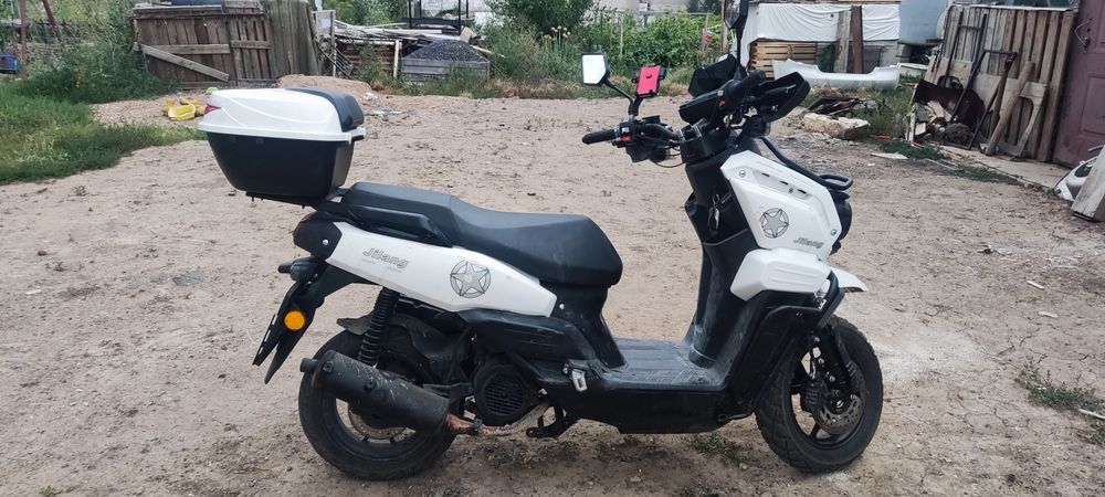 Скутер Tank 150 мопед