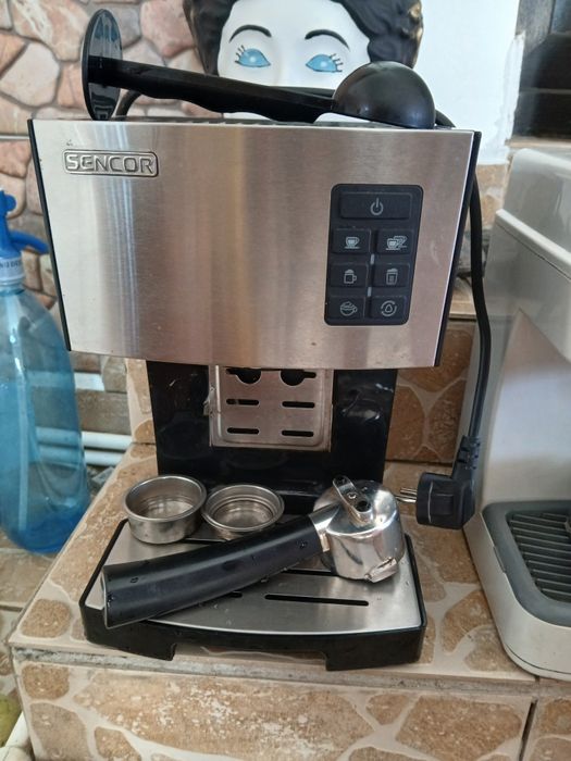 Vând espressoare semi-automate de cafea