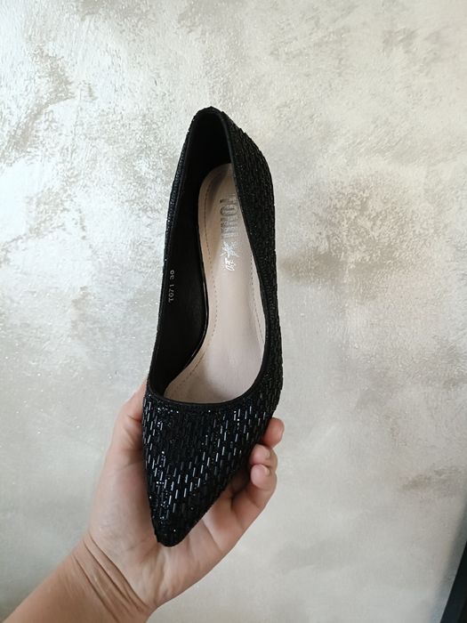 Pantofi noi superbi Nr 37