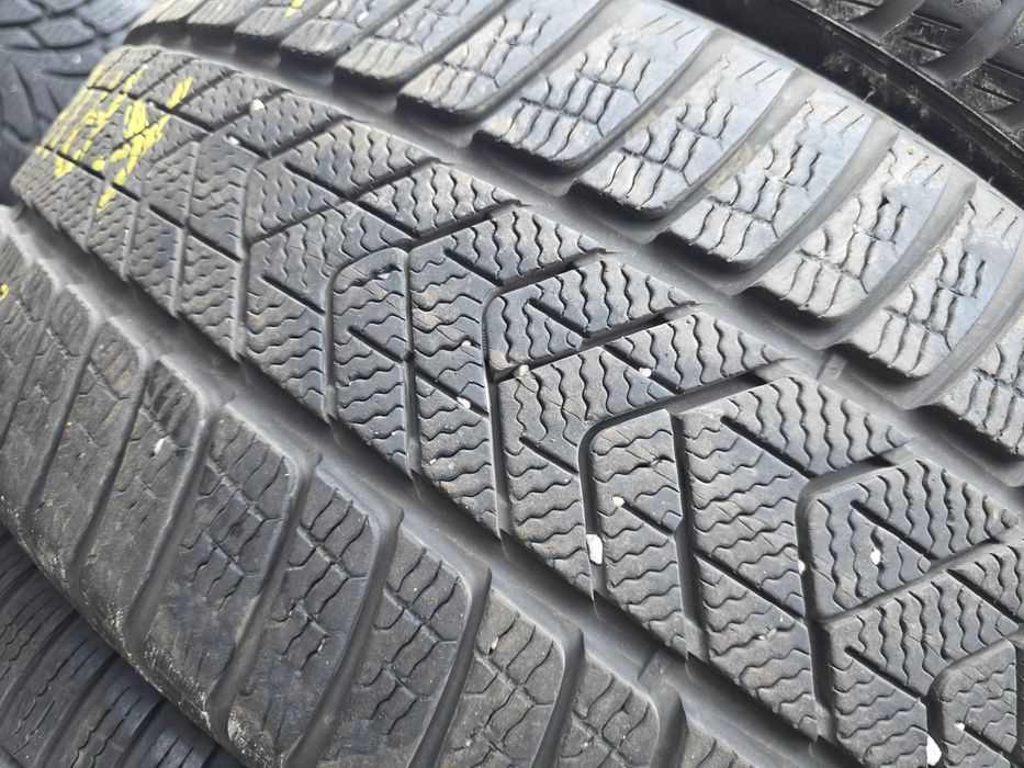 2бр Зимни гуми 255 35 21 - Pirelli