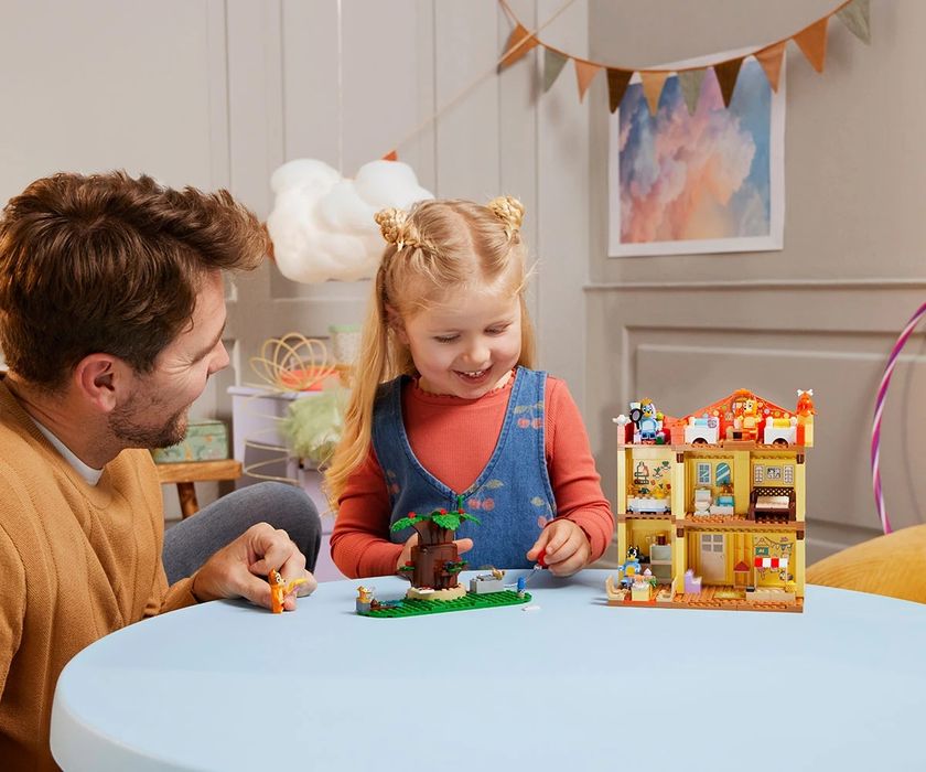 LEGO 11203  lego Bluey 11203 - Семейната къща на Блуи