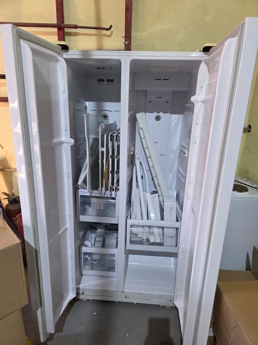 Продам двухкамерный холодильник samsung