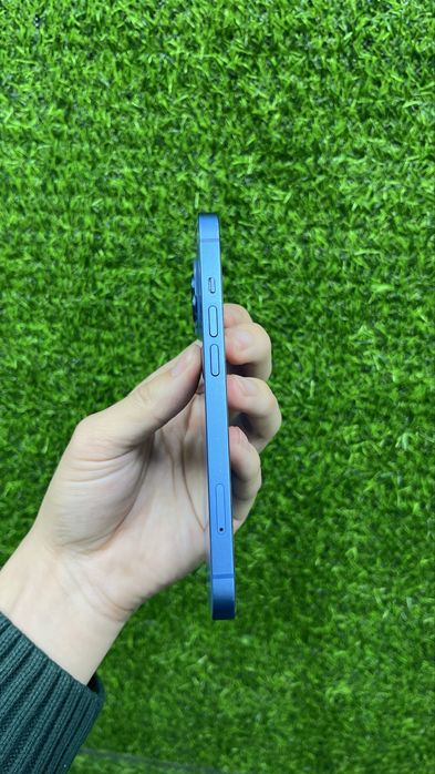 Продам IPhone 13