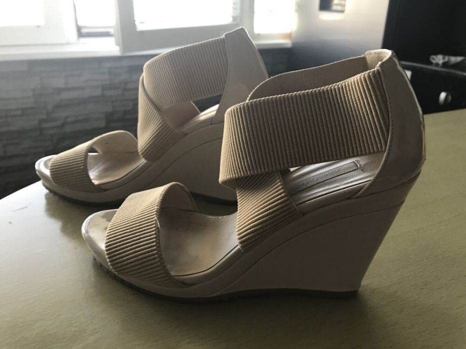 Летни сандали с еластични каишки