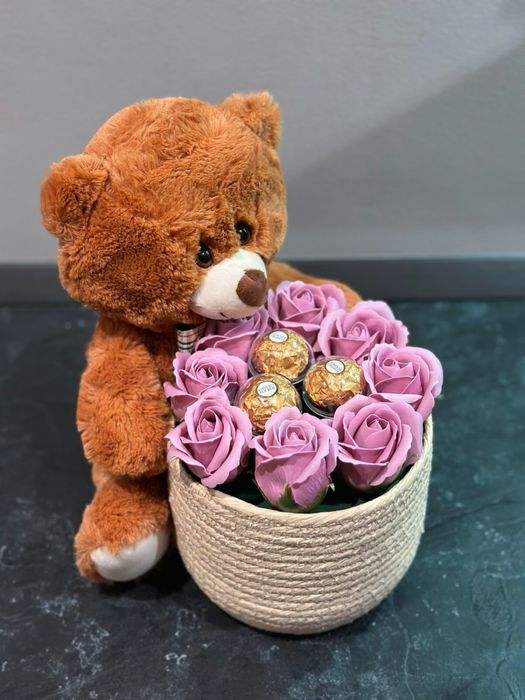 Aranjament ursulet de plus/flori de sapun