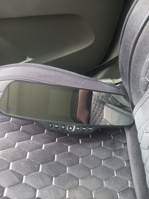 Продам видиорегистратор срочно