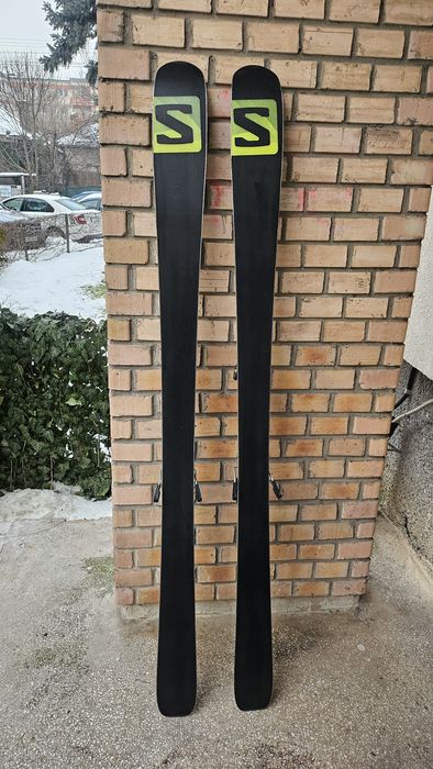 Vând schiuri 174 cm all mountain