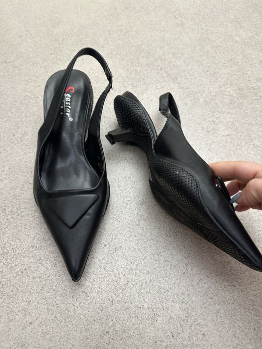 Два чифта нови обувки- оранжеви и черни