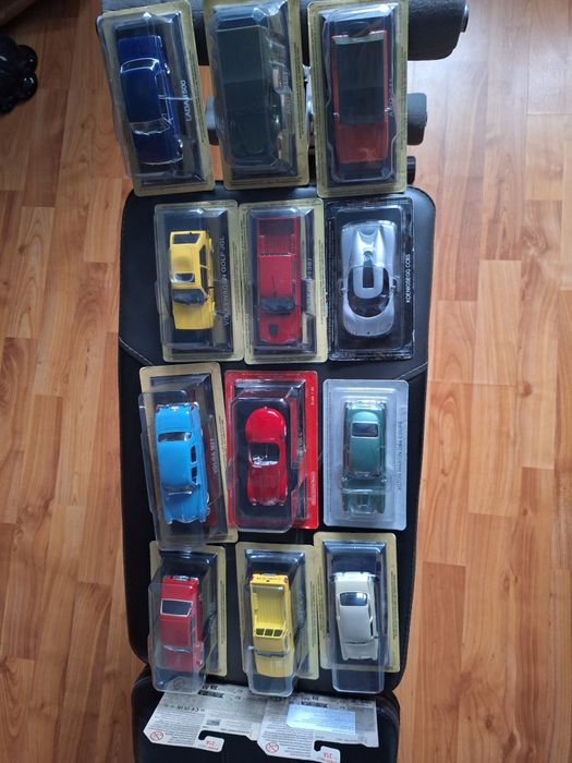 Vând lot de machete auto.