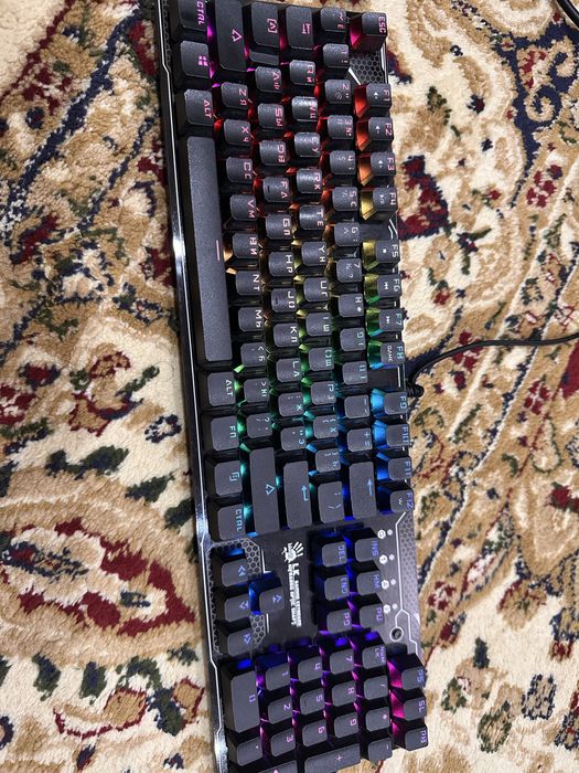 Bloody игровая клавиатура