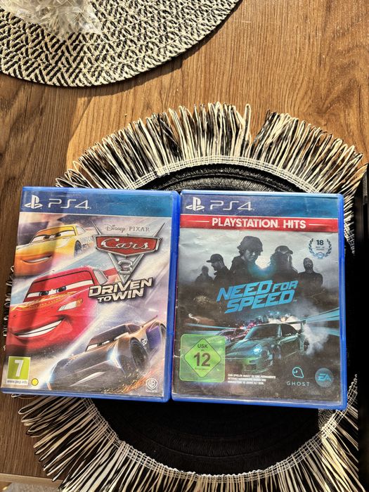 Плейстейшън 4 slim