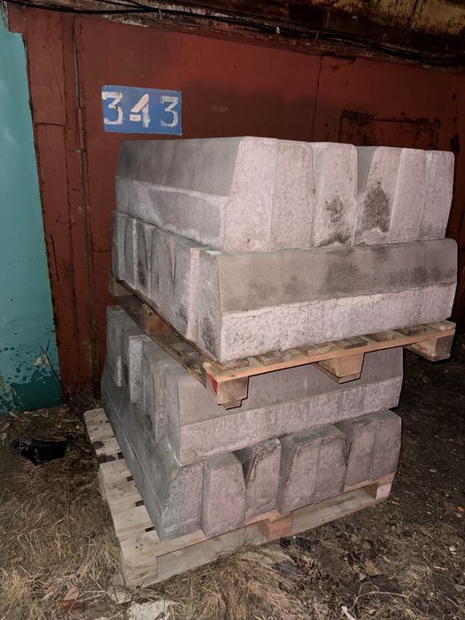 Продам бардюры 24 штуки на потдоне
