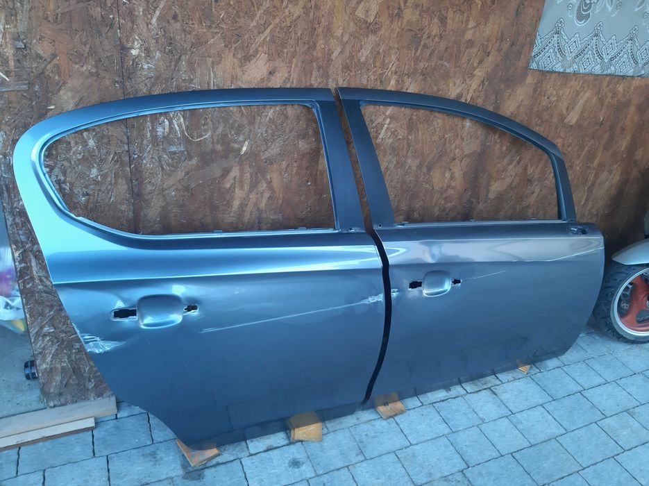 Usa fata , usa spate dreapta