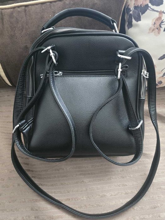 Дамска черна раница