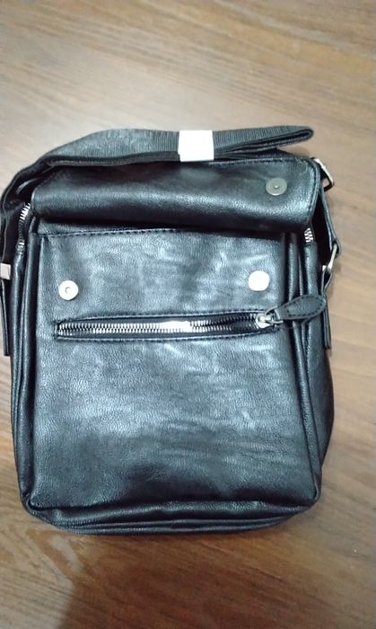 Продаю  сумку мужскую новую из  экокожи
